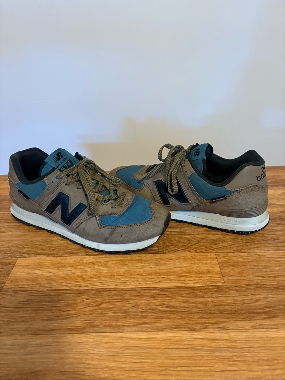 New Balance Men's Athletic Sneakers in Blue and Brown